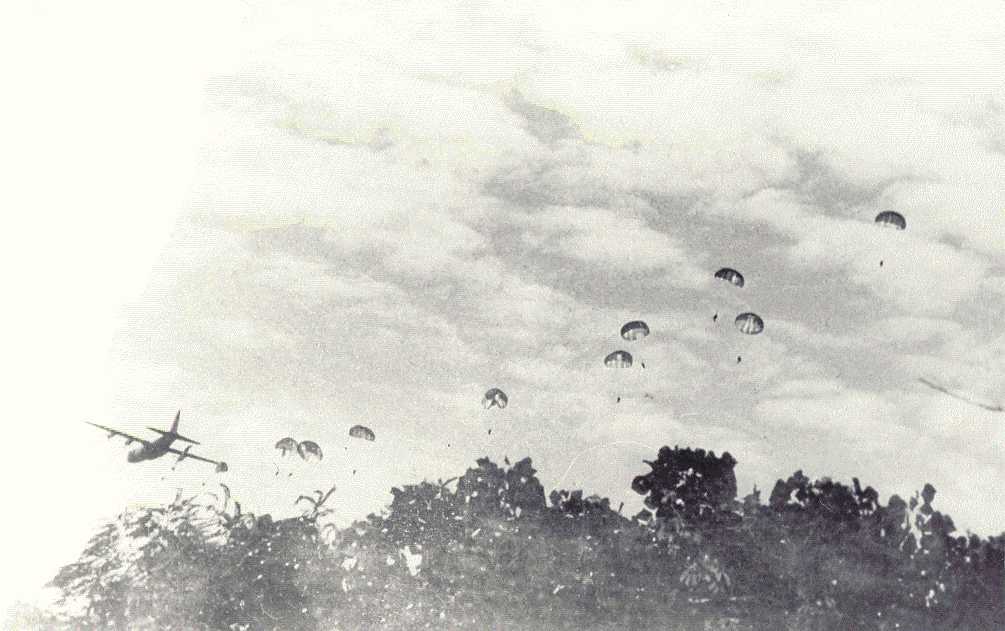 Pasukan terjun payung Indonesia di langit Timor Leste (Foto: timorlestemerdeka)