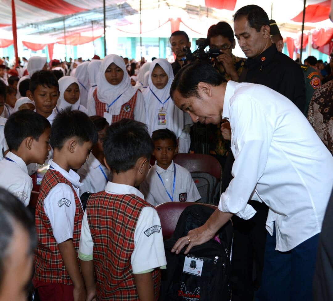 Pendidikan Karakter: Jalan Tengah Jokowi?