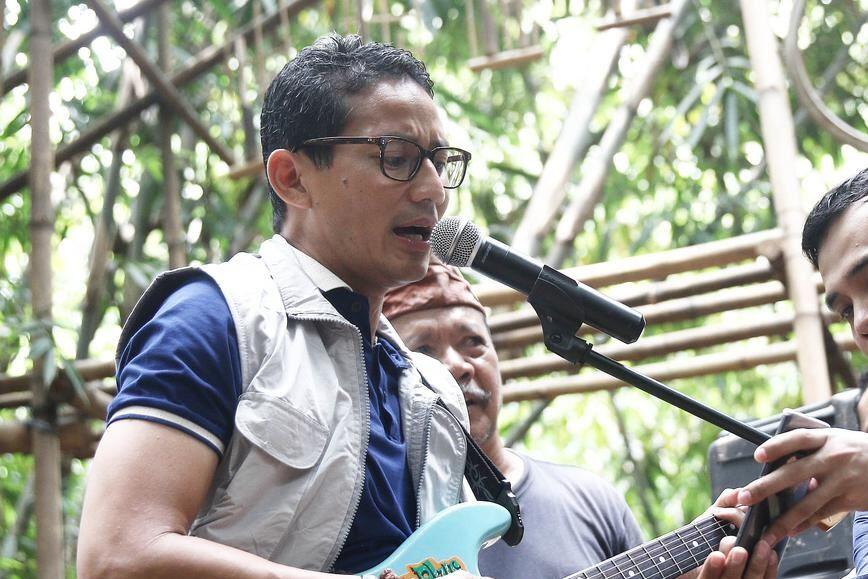 Ada Apa dengan Sandiaga-Coldplay?