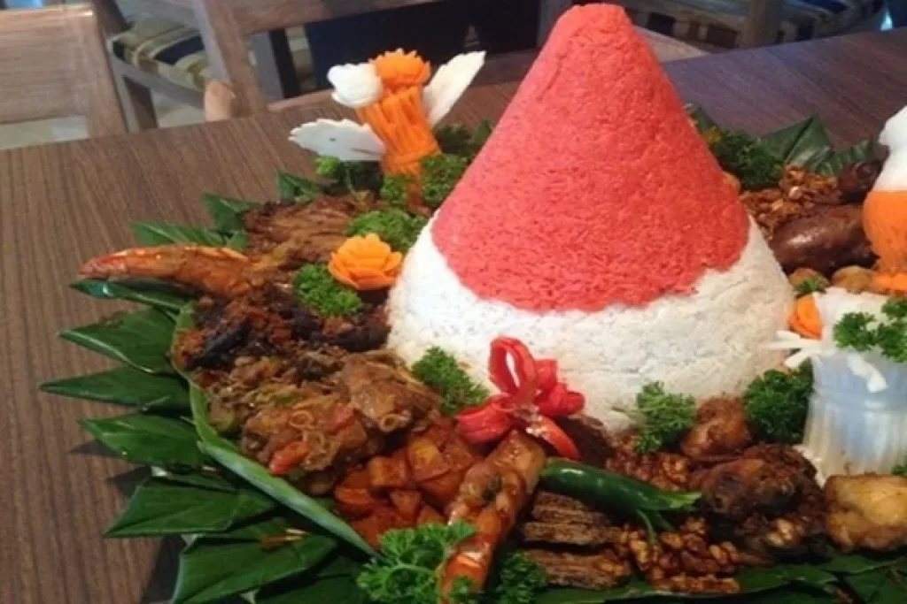 Nasi tumpeng