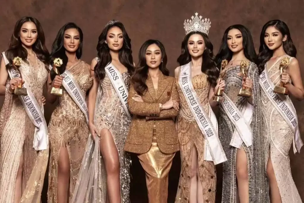 mengutuk scopophilia ala miss universe