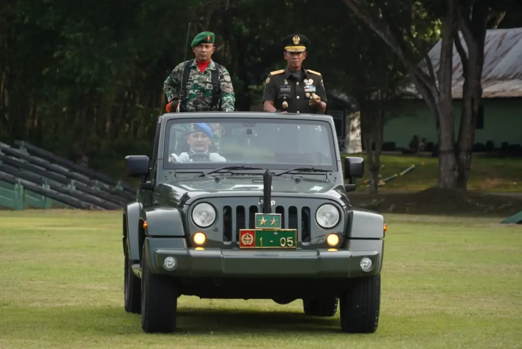 mobil dinas tni