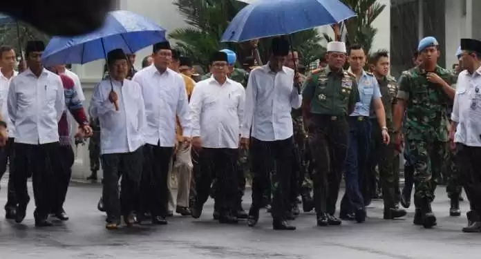 Jokowi disambut takbir