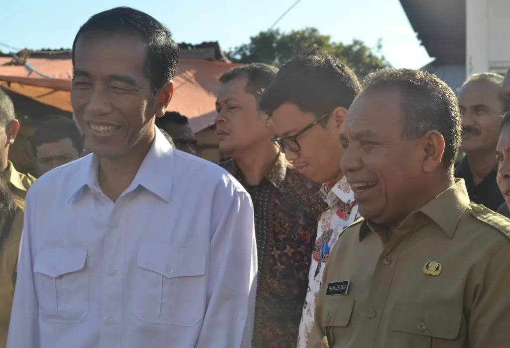 PRESIDEN SERAHKAN SERTIFIKAT TANAH KEPADA MASYARAKAT NTT