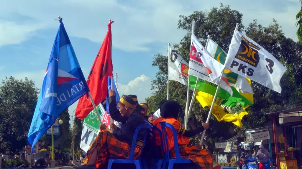 Sikap Mendua Elite Partai