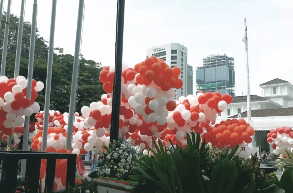 Balaikota “Banjir” Balon