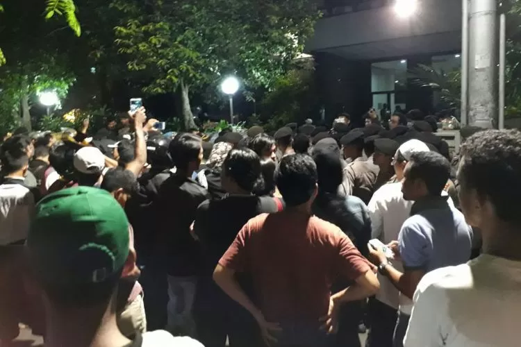 Kerusuhan YLBHI Hitam Putih Demokrasi Indonesia