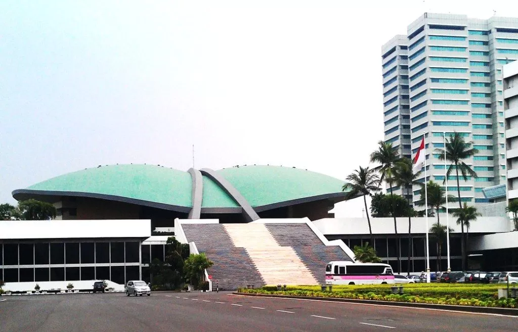 Gedung DPR Kelebihan Muatan