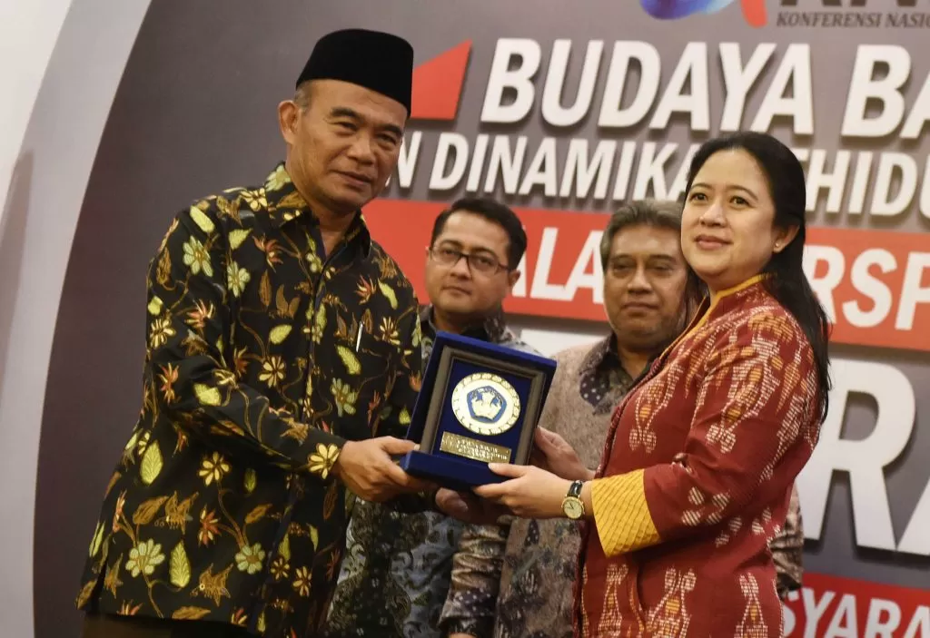 Muhadjir Puan Dan buku IPS