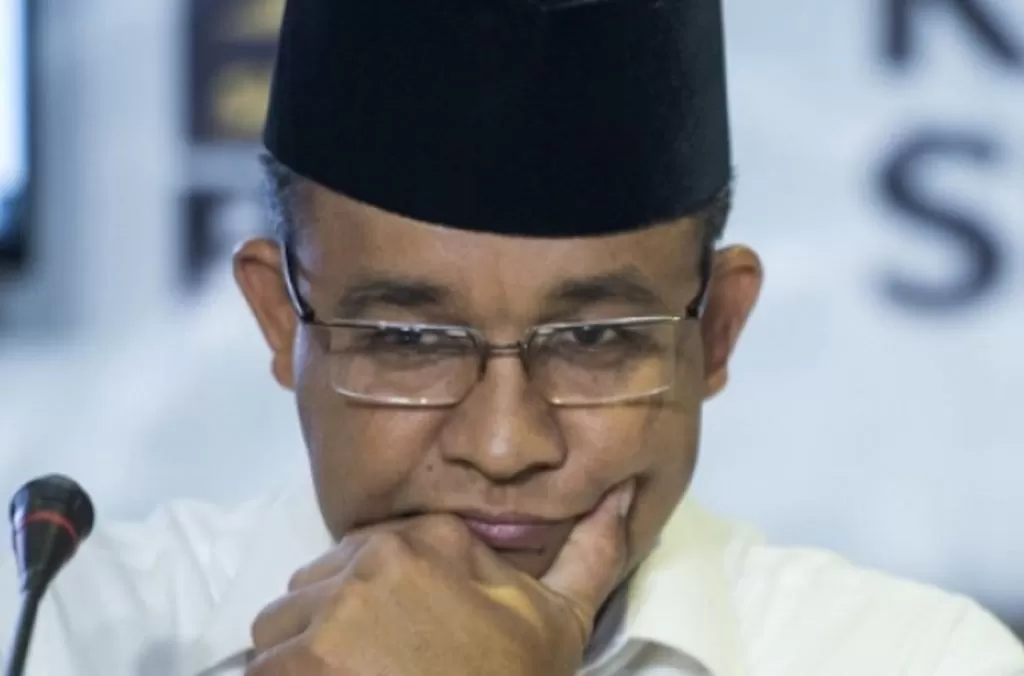 Anies Restui Rumput Monas Diinjak?