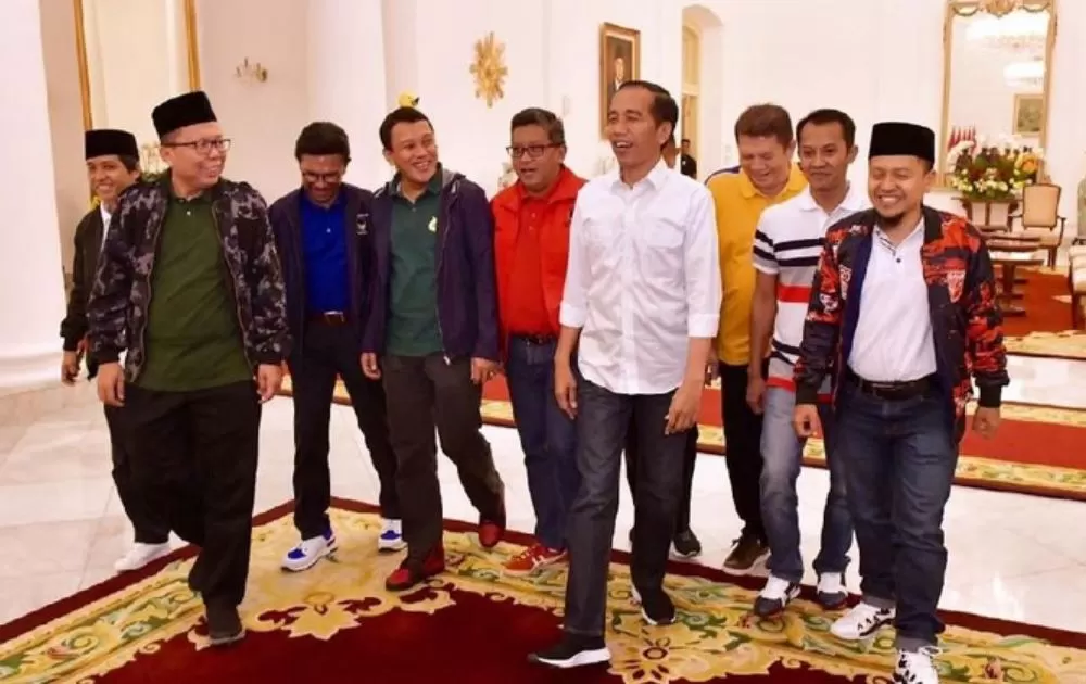 Gaya jokowi - pertemuan jokowi dengan 9 sekjen parpol koalisi