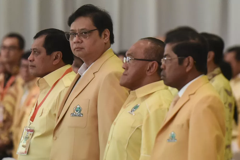 dua kaki Golkar