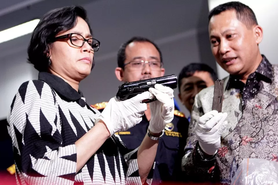 Sri Mulyani dan Perry Dibully