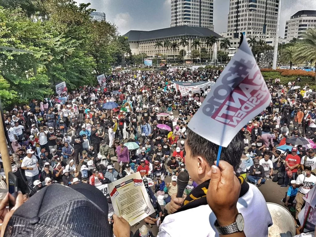 Rakyat Slow Dolar Naik