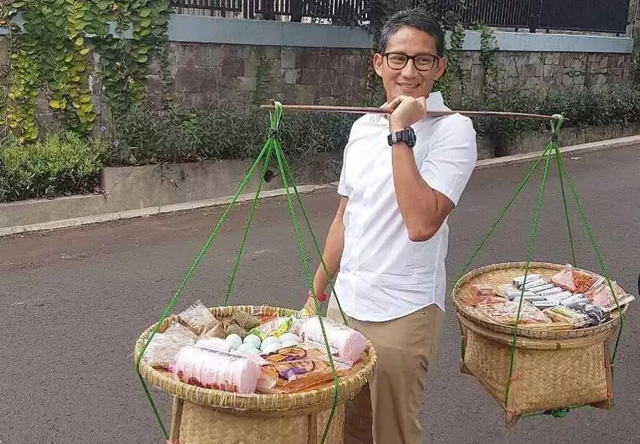 gimmick sandiaga uno