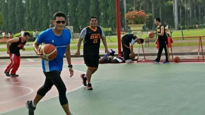 sandiaga uno main basket