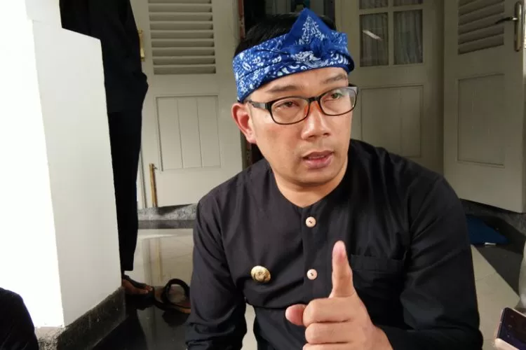 ridwan kamil pose satu jari