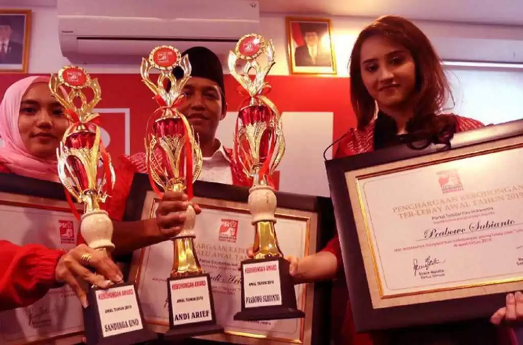 Kebohongan Award, Strategi Jitu PSI