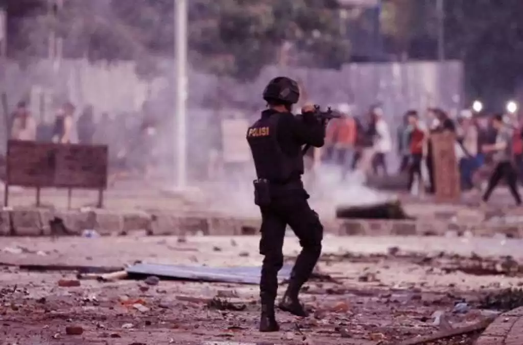 Bolehkah Polisi Menembak Pendemo?