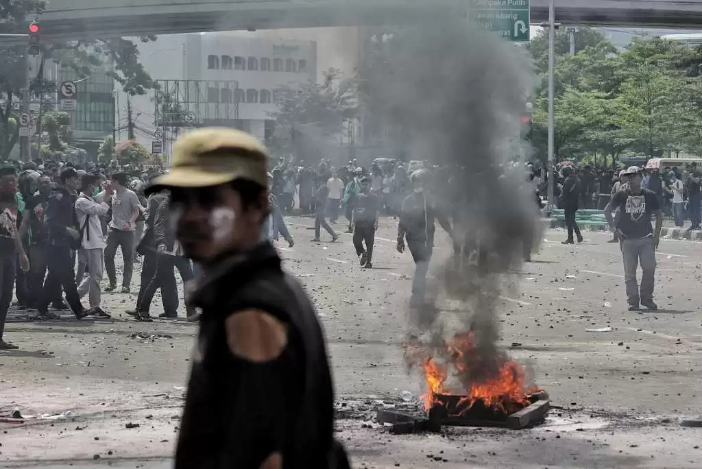 Jokowi-Prabowo Hadapi Nihilnya Kemanusiaan