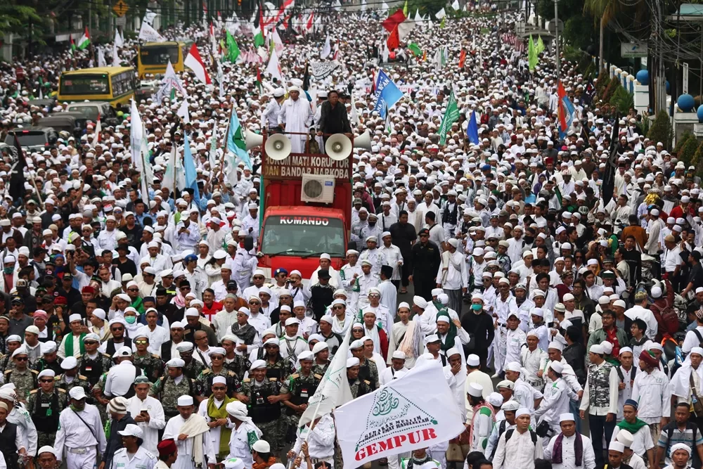 Hegemoni Jokowi Genggam Izin FPI