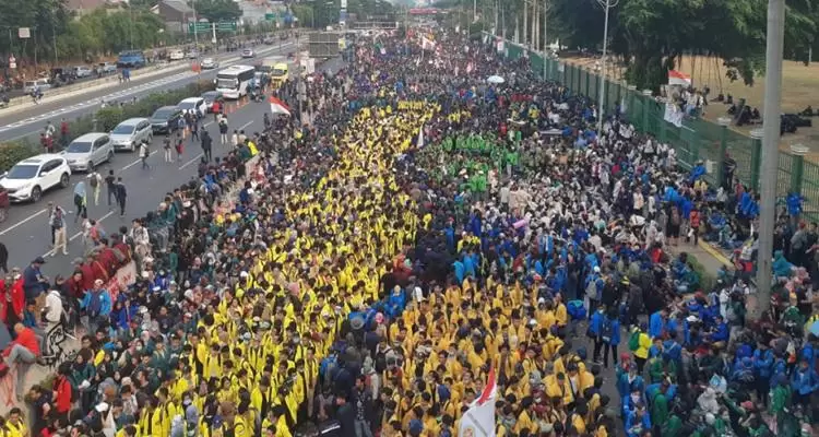 kebijakan kampus yang melarang mahasiswanya mengikuti aksi demonstrasi