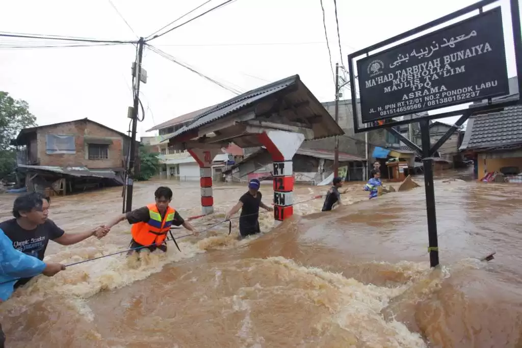 Buzzer Berlebihan Tanggapi Banjir