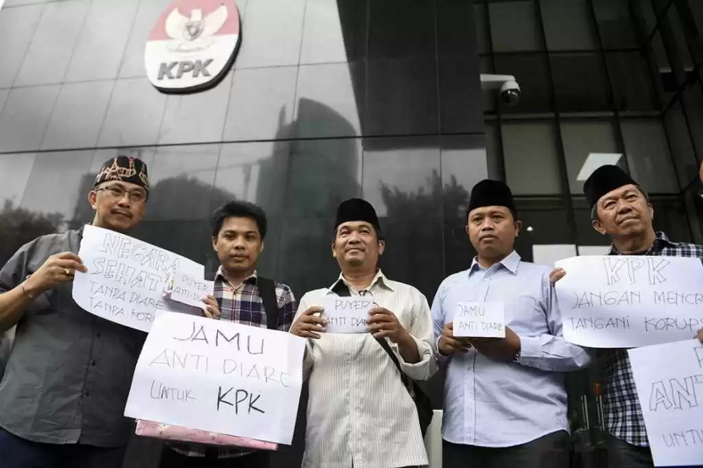 KPK Minum Jamu Antidiare