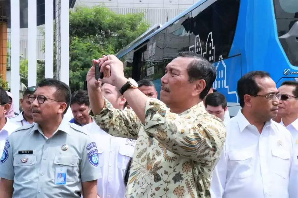 Luhut Bakal Manjakan Milenial