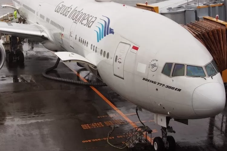 Pendapatan PT Garuda Indonesia anjlok