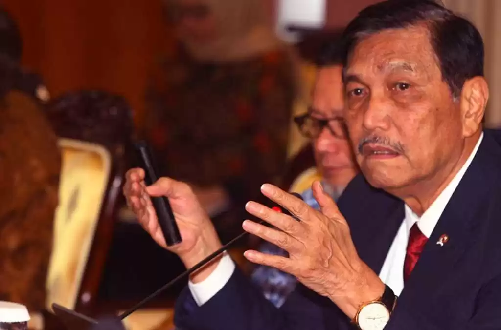 Soal Corona, Luhut Mirip Trump?