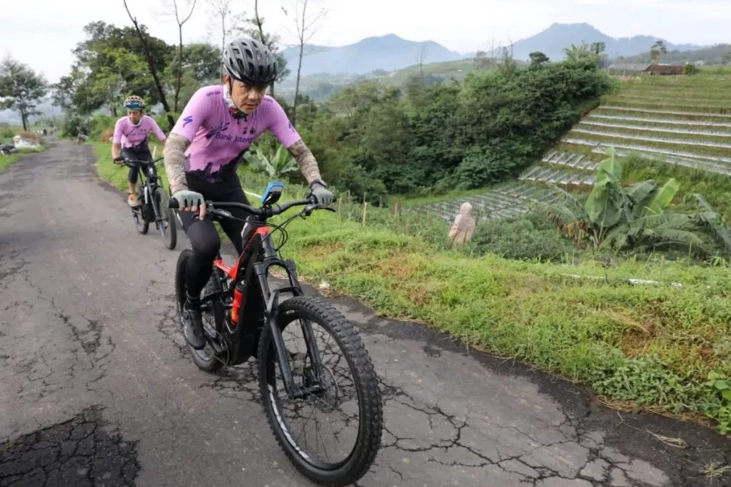 Ini Alasan Ganjar Naik Gunung