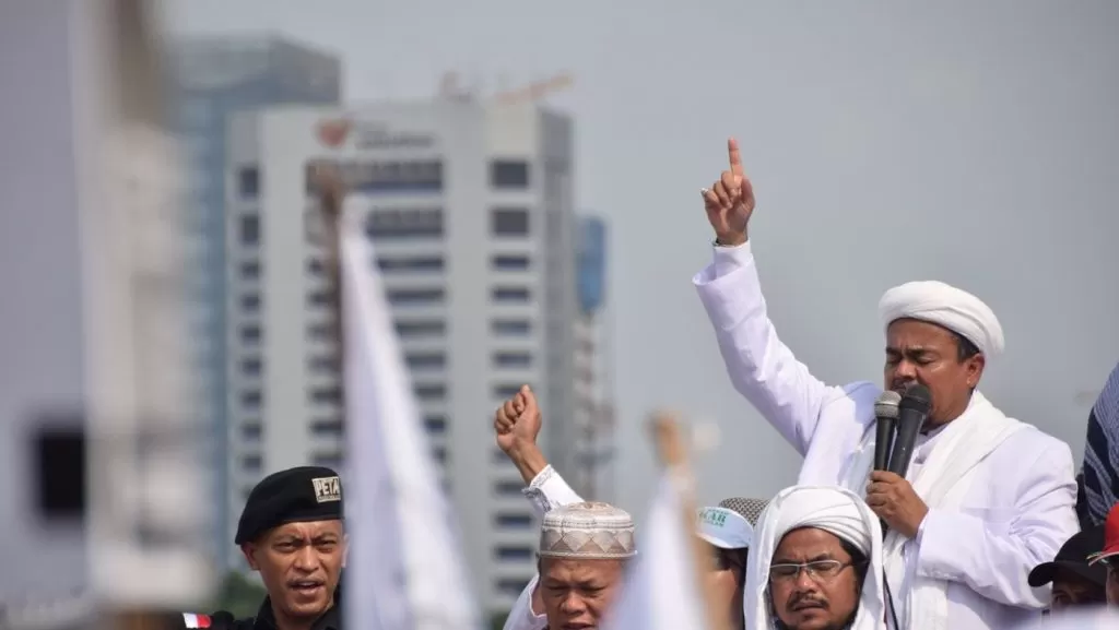 Jokowi, Rizieq, dan Politisasi Covid-19