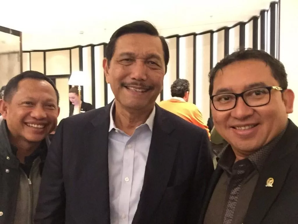 “Tinju” Fadli Zon untuk Luhut