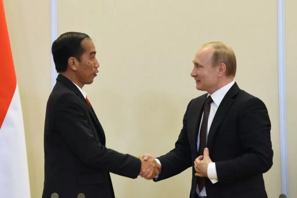 mengapa jokowi perlu tangani putin