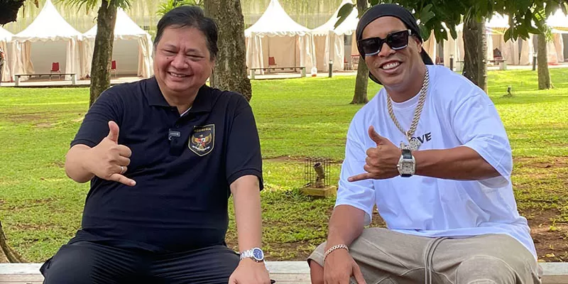 Airlangga Manfaatkan Ronaldinho?