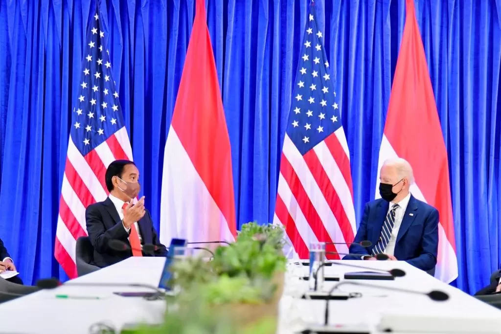 biden paksa jokowi beli senjata