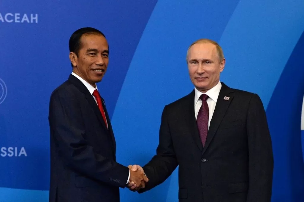 muslihat jokowi manfaatkan putin