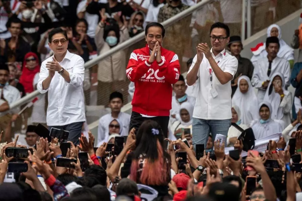 pdip vs relawan jokowi rebutan gbk