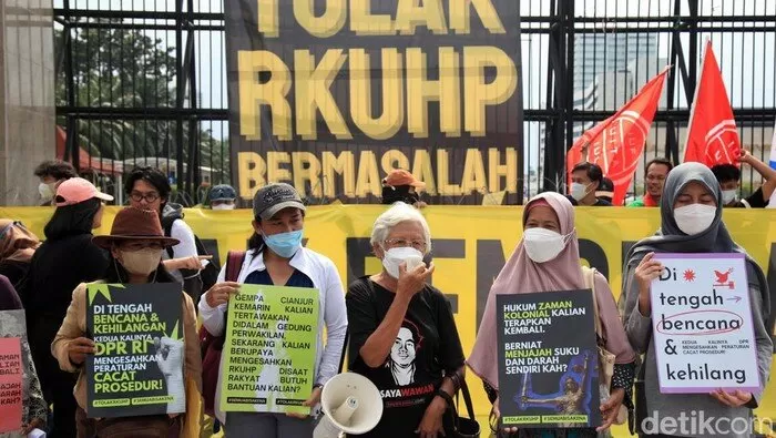 aksi menolak pengesahan ruu kuhp di dpr 5 169