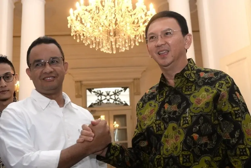 cagub dki jakarta anies kiri baswedan berjabat tangan dengan 170420132632 131 transformed