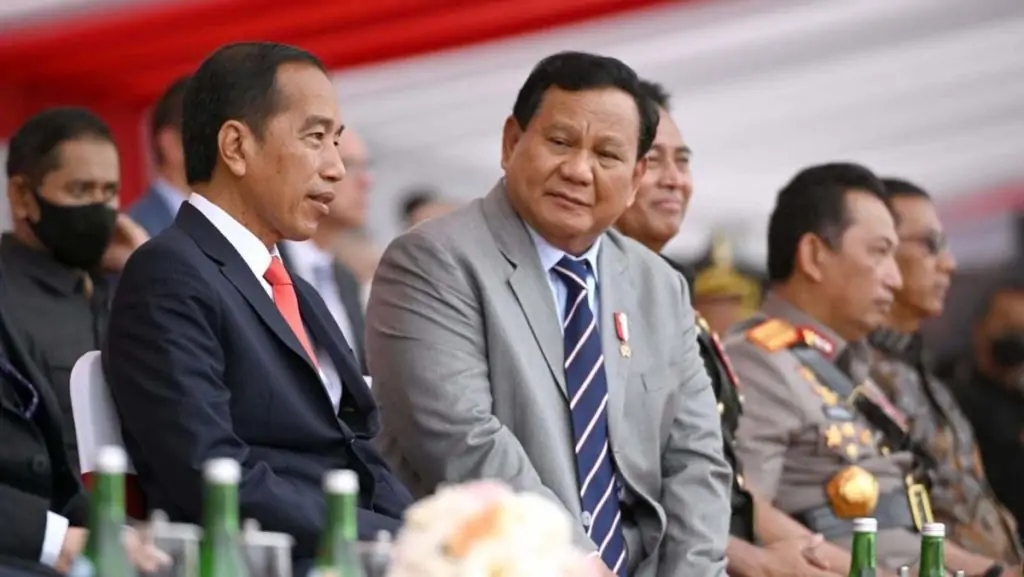 senyum prabowo dan tepuk tangan jokowi di indo defence 2022 1 169